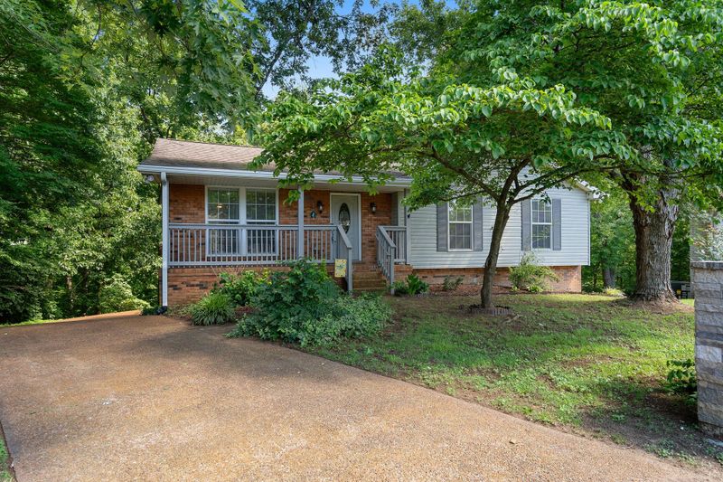 821 Luxemburg Dr, Hermitage, TN 37076