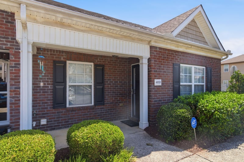 4053 George Buchanan Dr, La Vergne, TN 37086