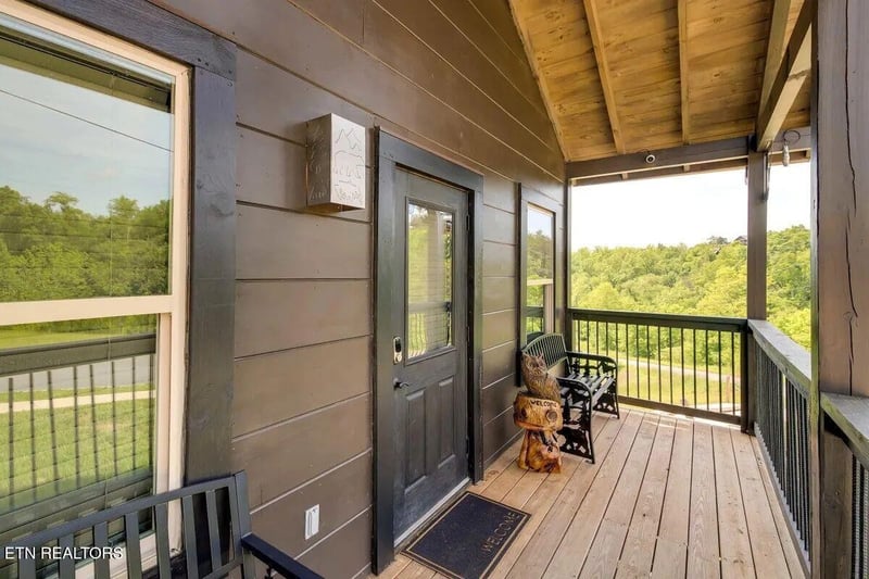 330 Oak Lake Dr, Sevierville, TN 37876