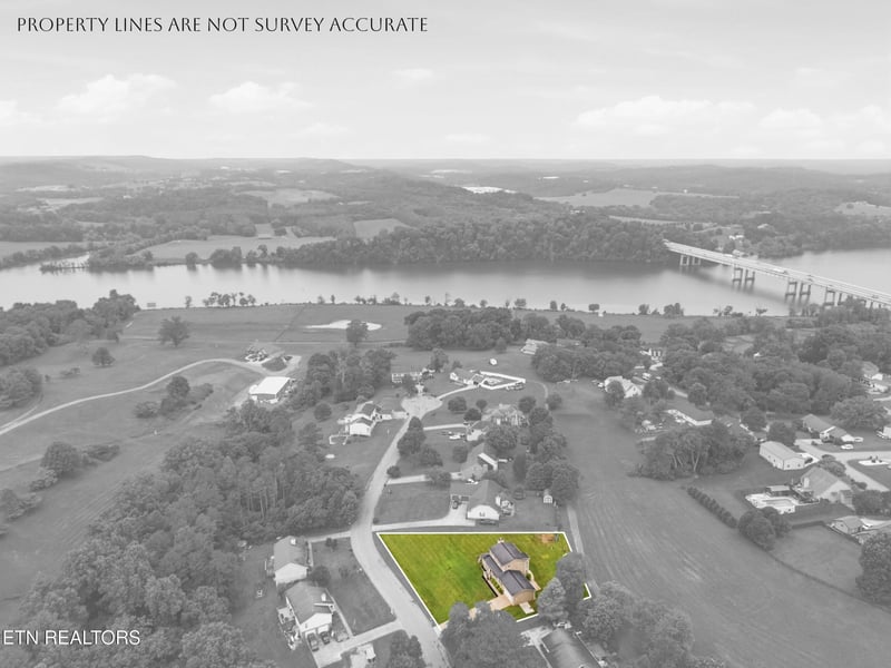 724 Fairway Dr, Loudon, TN 37774