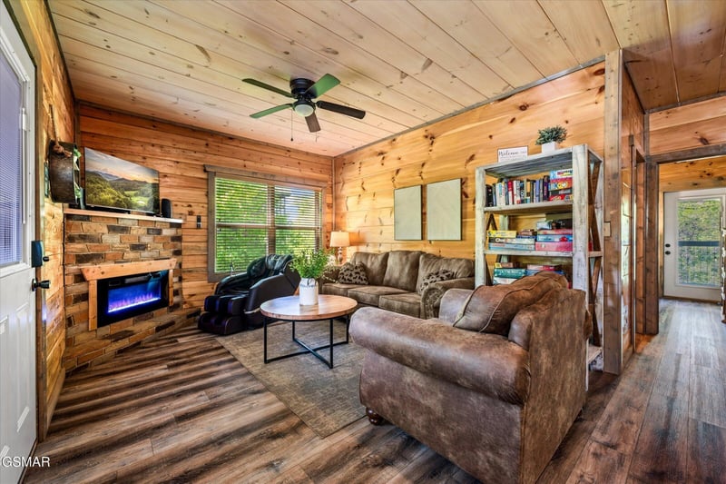 2243 Wingspan Dr, Sevierville, TN 37876