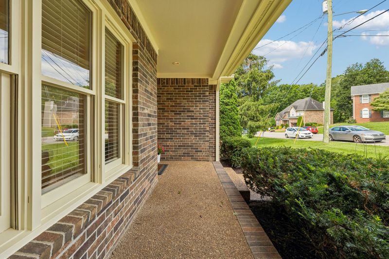 6916 Collinswood Dr, Nashville, TN 37221