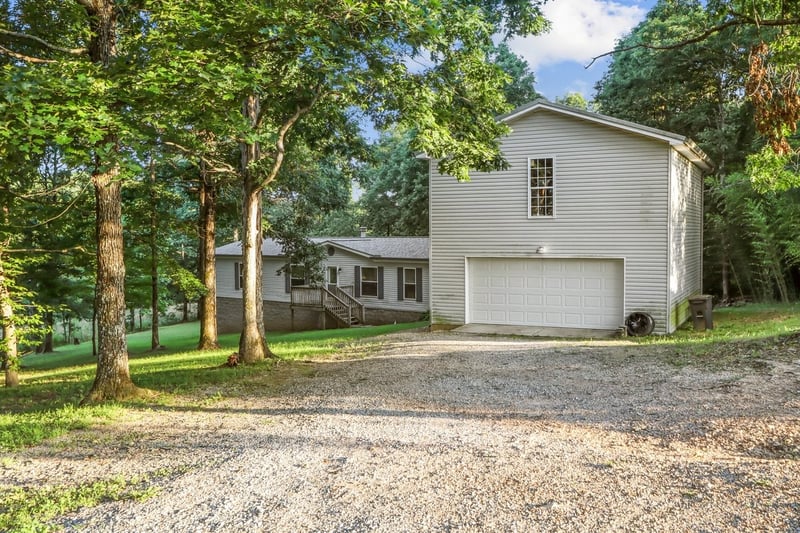555 Fire Tower Rd, Dickson, TN 37055