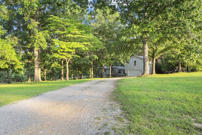 555 Fire Tower Rd, Dickson, TN 37055