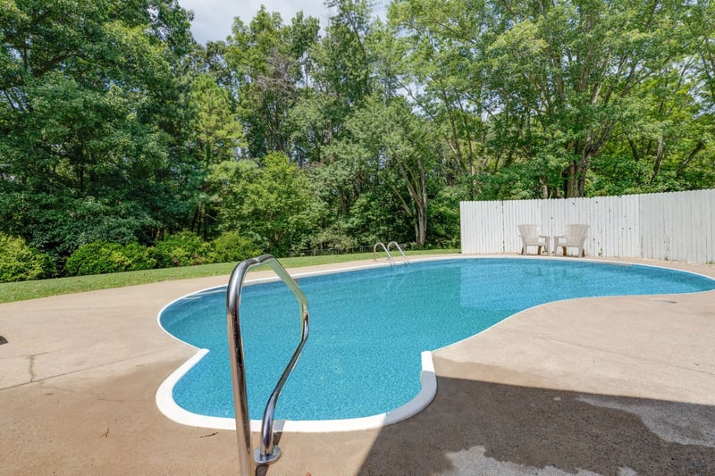 1075 Batson Mill Rd, Charlotte, TN 37036