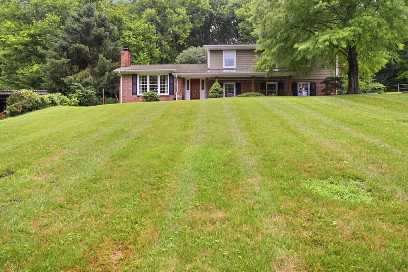 104 Fairview Dr, Mount Pleasant, TN 38474