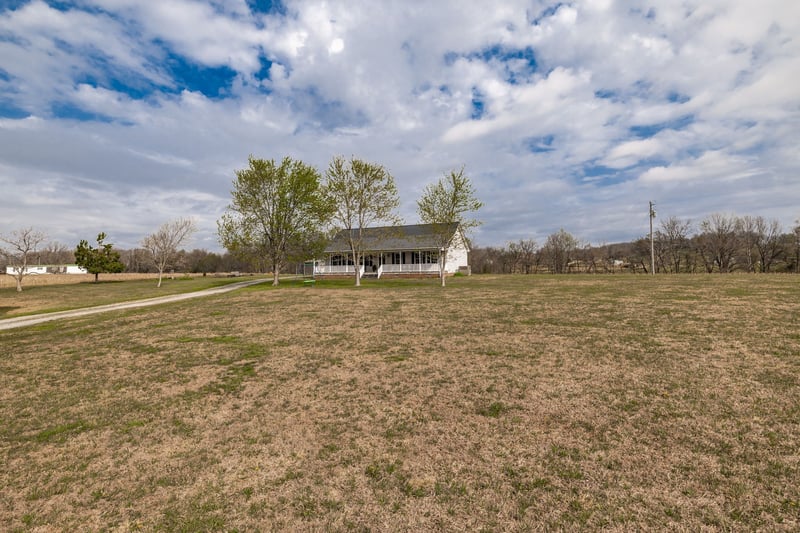 144B Leo Carter Rd, Bethpage, TN 37022