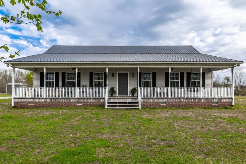 144B Leo Carter Rd, Bethpage, TN 37022