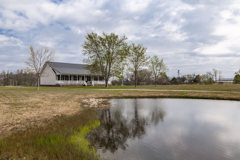 144B Leo Carter Rd, Bethpage, TN 37022
