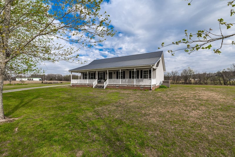 144B Leo Carter Rd, Bethpage, TN 37022