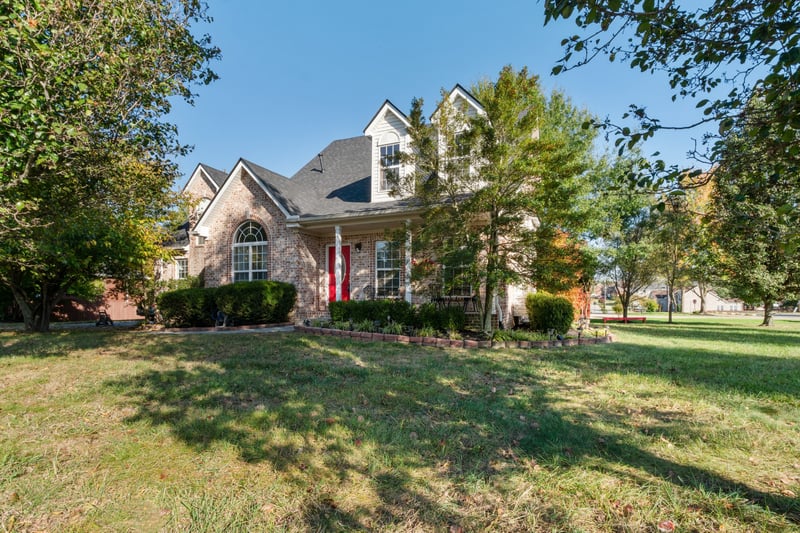 8018 Burntwood Dr, La Vergne, TN 37086