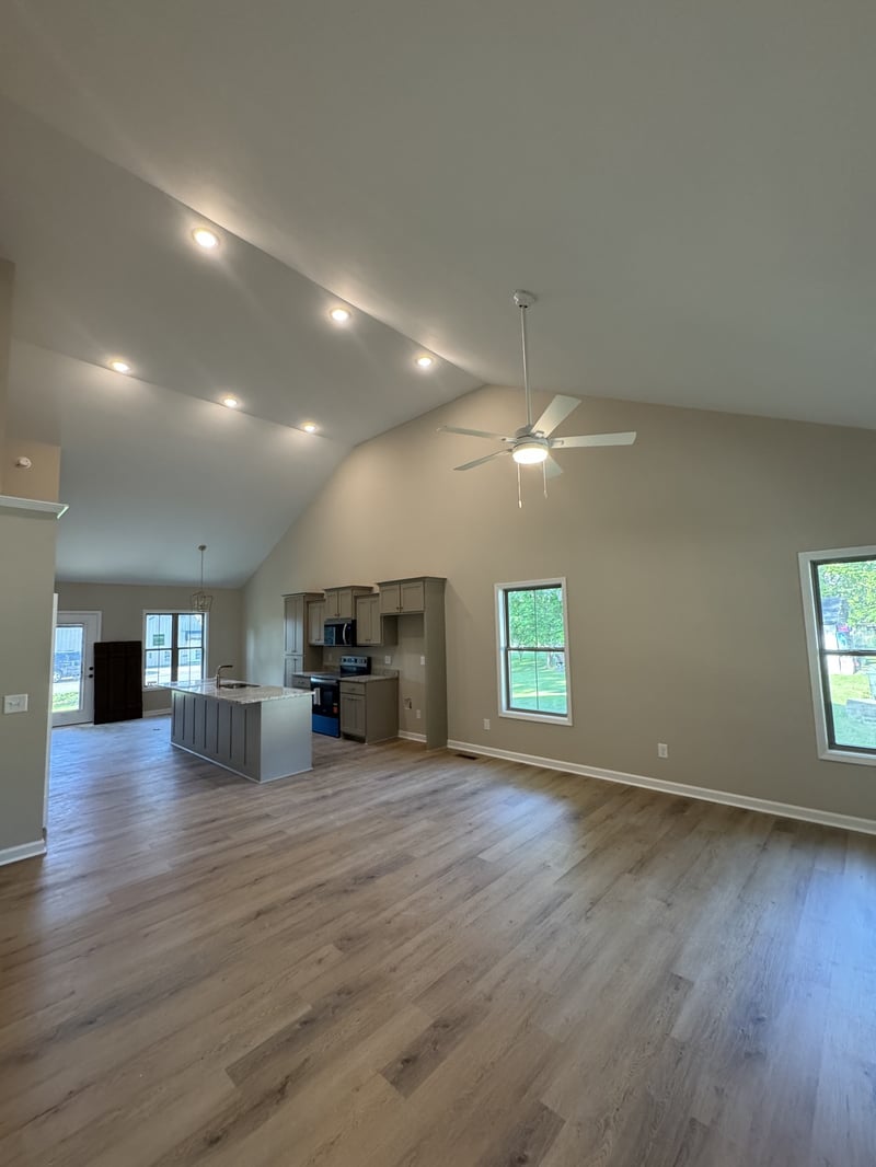 207 Strawberry St, Portland, TN 37148