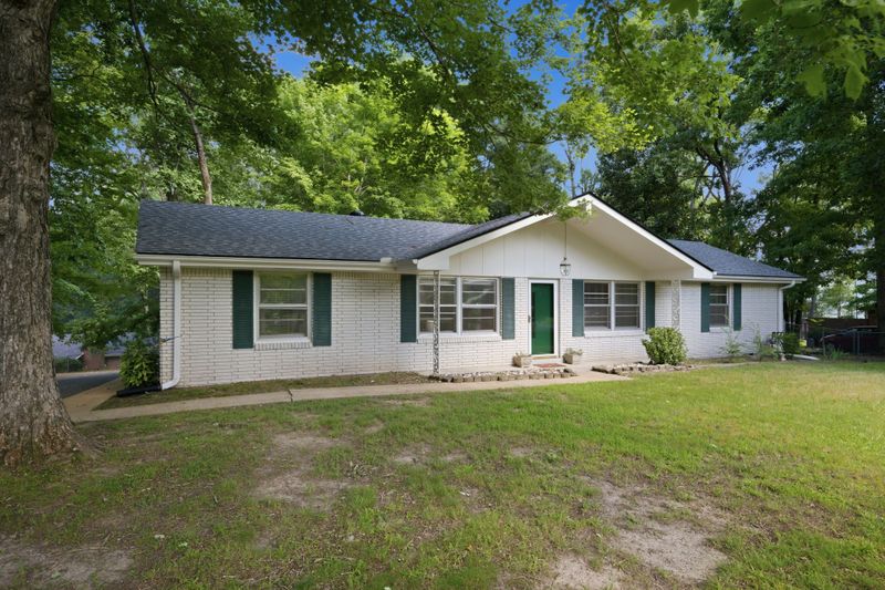 304 Cedarview Dr, Dickson, TN 37055