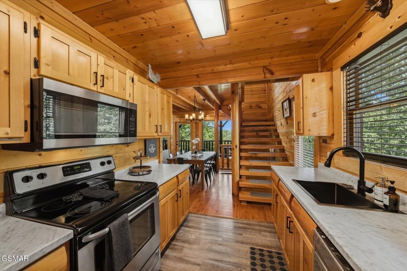 2867 White Oak Ridge Ln, Sevierville, TN 37862