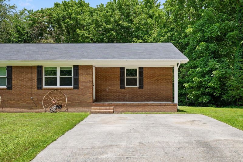 555 E Garden Farm Rd, Rossville, GA 30741