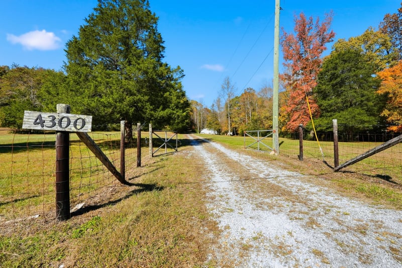 4300 Bull Run Rd, Ashland City, TN 37015