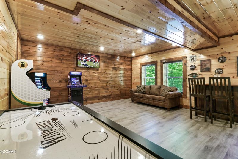 3613 Old Mountain Rd, Sevierville, TN 37876