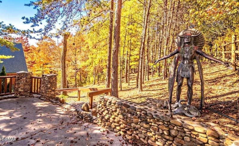 2738 Cats Paw Ln, Sevierville, TN 37862