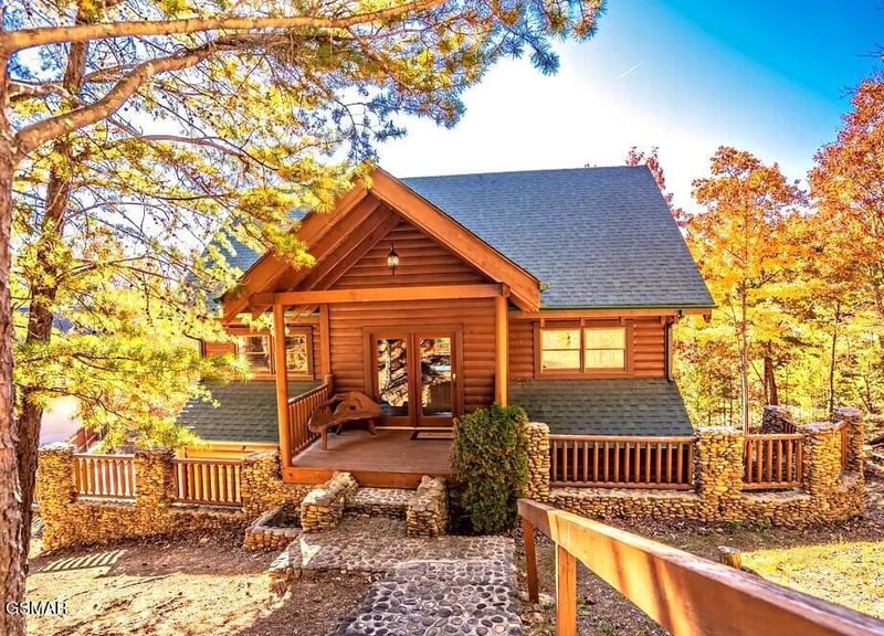 2738 Cats Paw Ln, Sevierville, TN 37862