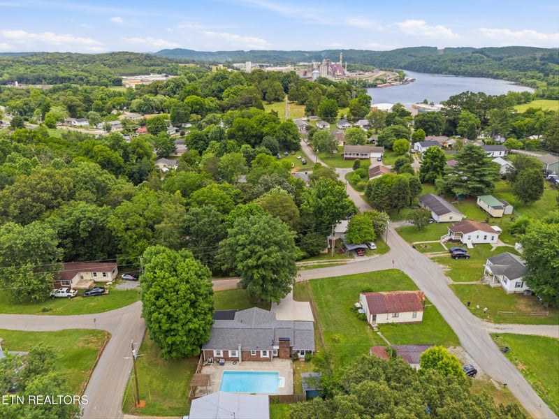 513 Smokey Dr, Loudon, TN 37774