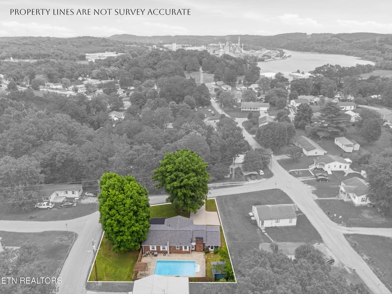 513 Smokey Dr, Loudon, TN 37774