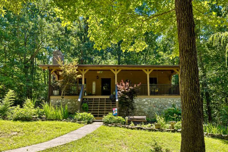 5833 Dewey Carr Rd, Bethpage, TN 37022