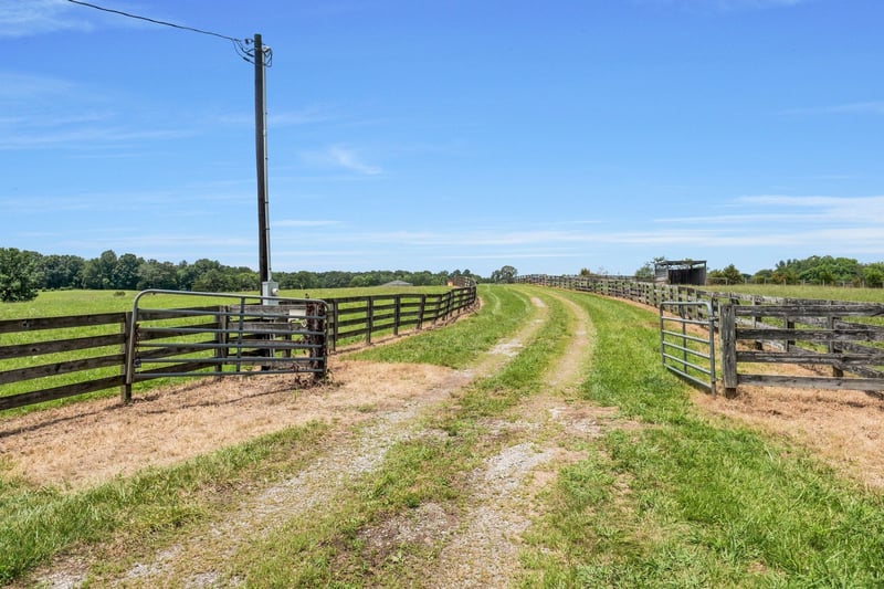 2620 Highway 48 S, Dickson, TN 37055