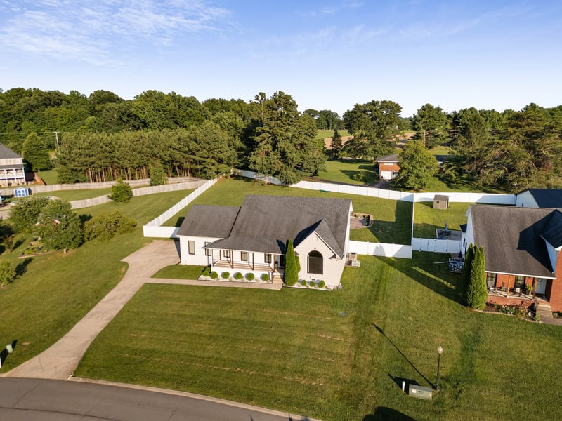 1033 Kacie Dr, Pleasant View, TN 37146