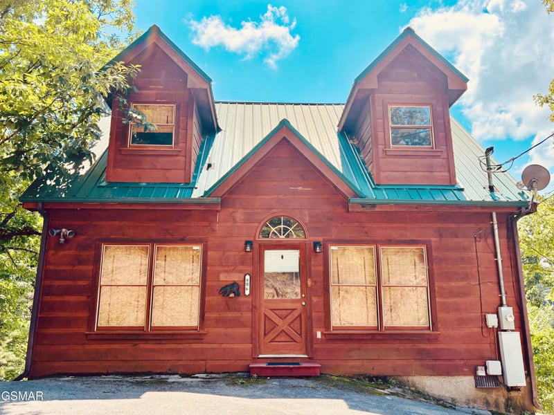 806 Ski View Ln, Sevierville, TN 37876