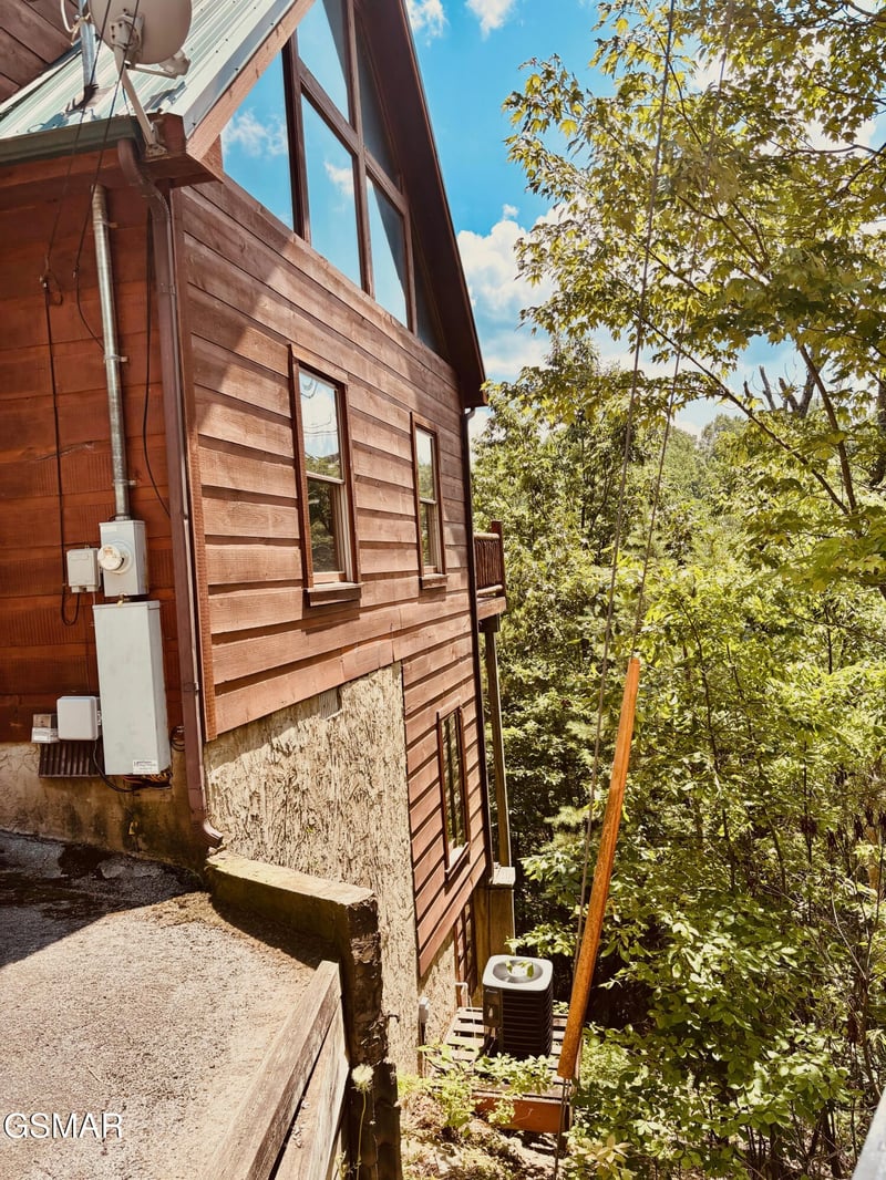806 Ski View Ln, Sevierville, TN 37876