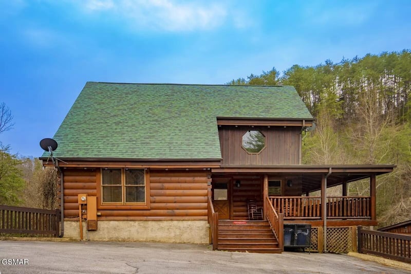 1928 Bear Creek Falls Way, Sevierville, TN 37876