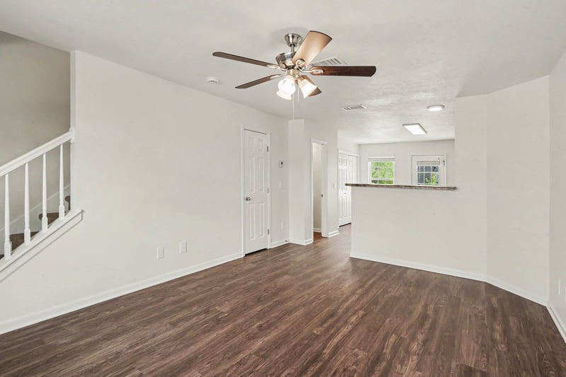 8058 Logan Dr, La Vergne, TN 37086