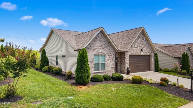 2221 Boulder Crest Ln, Sevierville, TN 37876