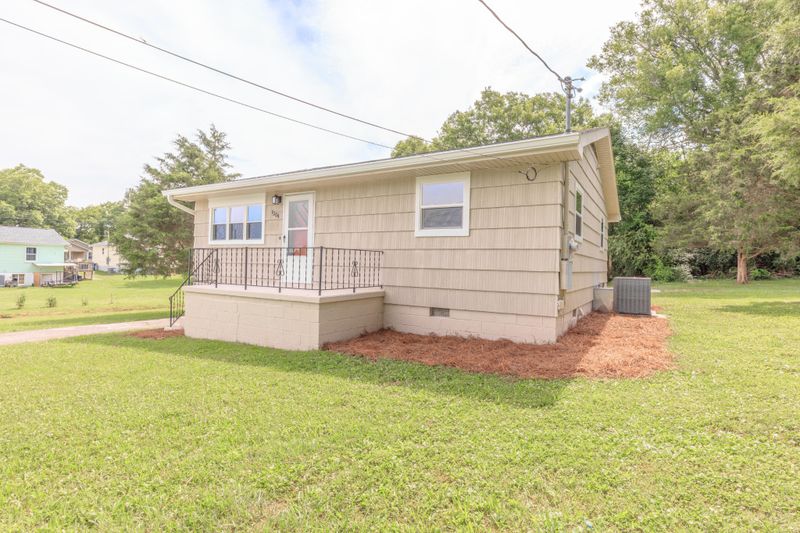 1204 Wooden Ave, Rossville, GA 30741