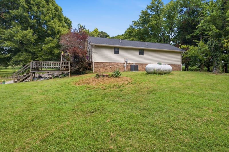 145 Crenshaw Rd, Bethpage, TN 37022