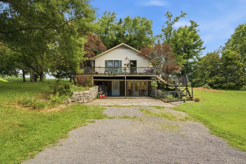 145 Crenshaw Rd, Bethpage, TN 37022