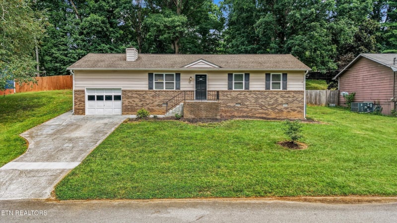10725 Bell Valley Dr, Knoxville, TN 37934