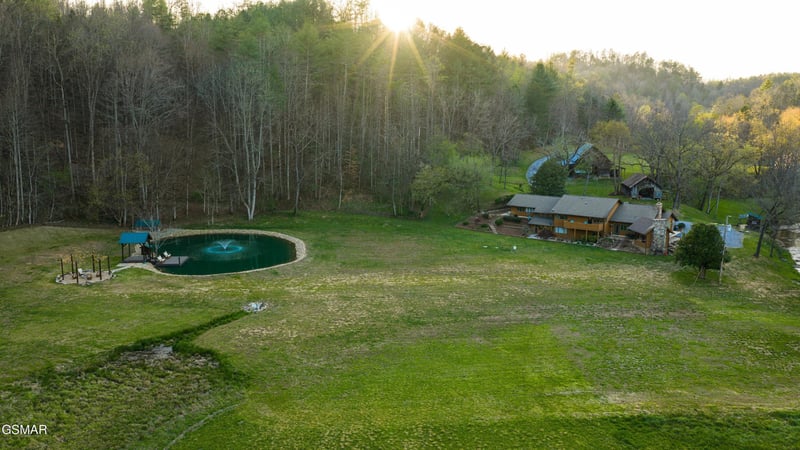 4242 Pearl Valley Rd, Sevierville, TN 37876