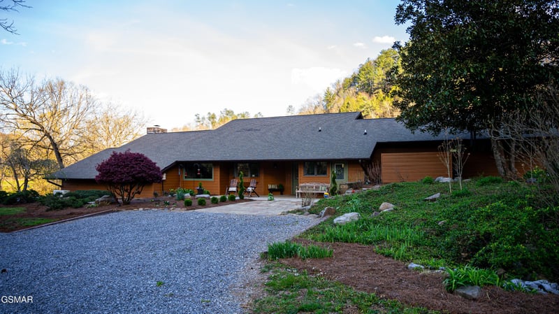 4242 Pearl Valley Rd, Sevierville, TN 37876