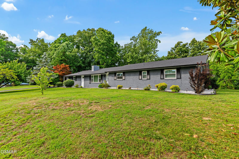 1103 Mayors Dr, Sevierville, TN 37862