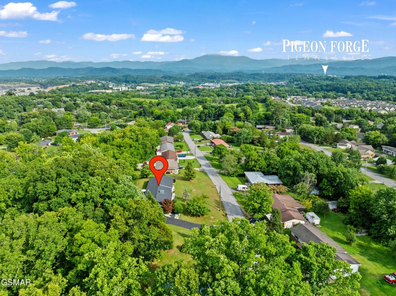 1103 Mayors Dr, Sevierville, TN 37862