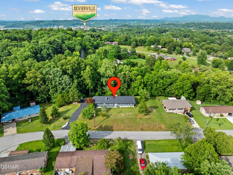 1103 Mayors Dr, Sevierville, TN 37862