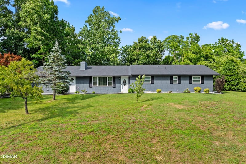 1103 Mayors Dr, Sevierville, TN 37862