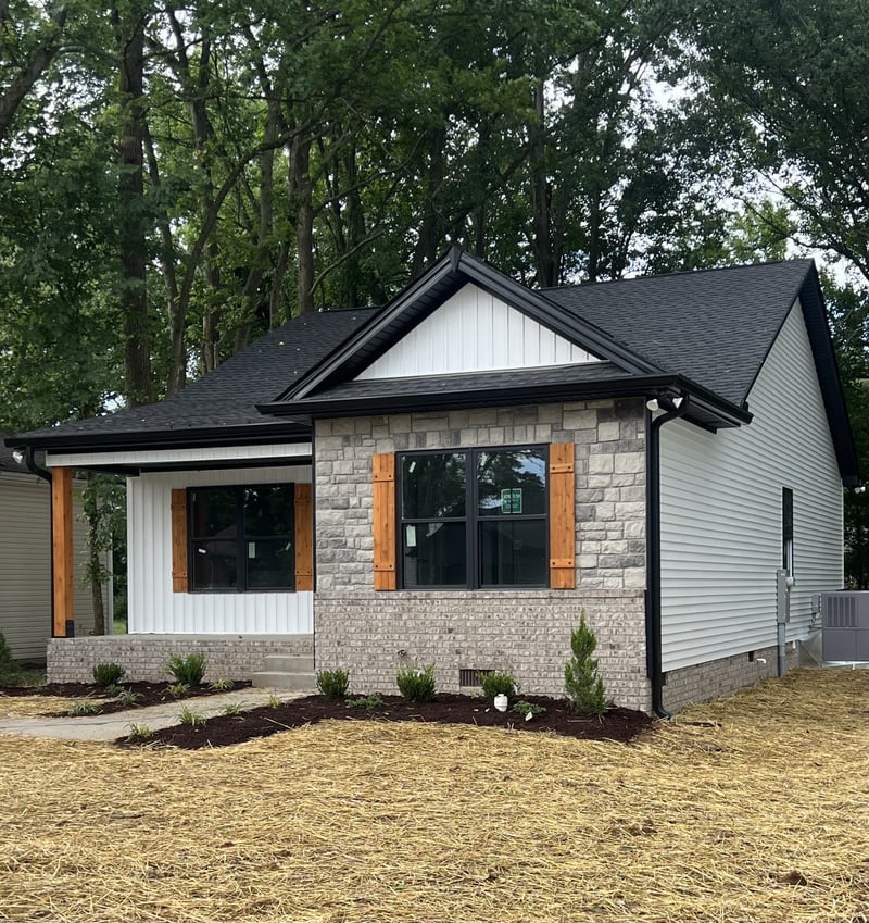 208 Strawberry St, Portland, TN 37148