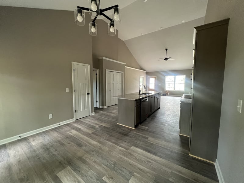 208 Strawberry St, Portland, TN 37148