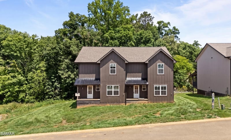 911 Lacy Ct, Sevierville, TN 37862