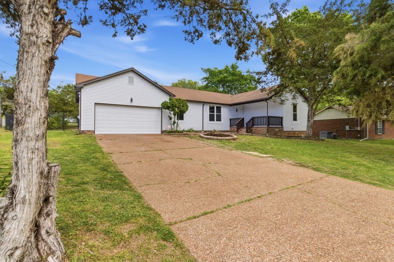361 Clearlake Dr W, Nashville, TN 37217