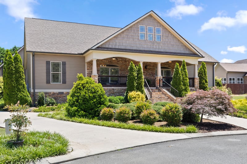 46 W Acorn Dr, Rock Spring, GA 30739