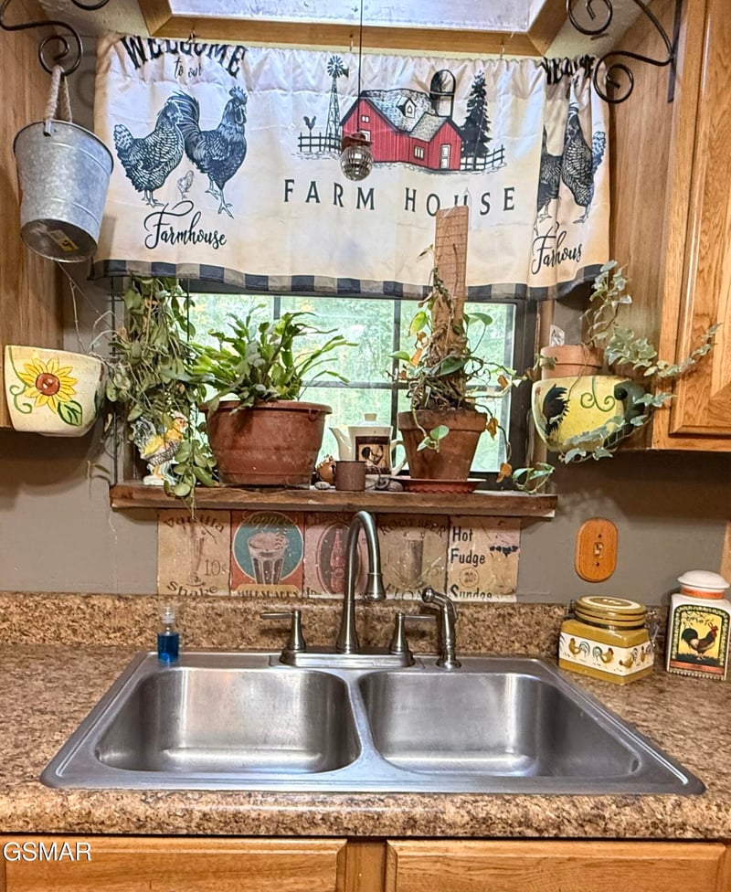 3504 James Phillips Way, Sevierville, TN 37876
