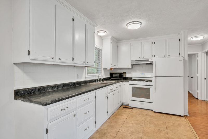 100 Kennel Rd, Dickson, TN 37055